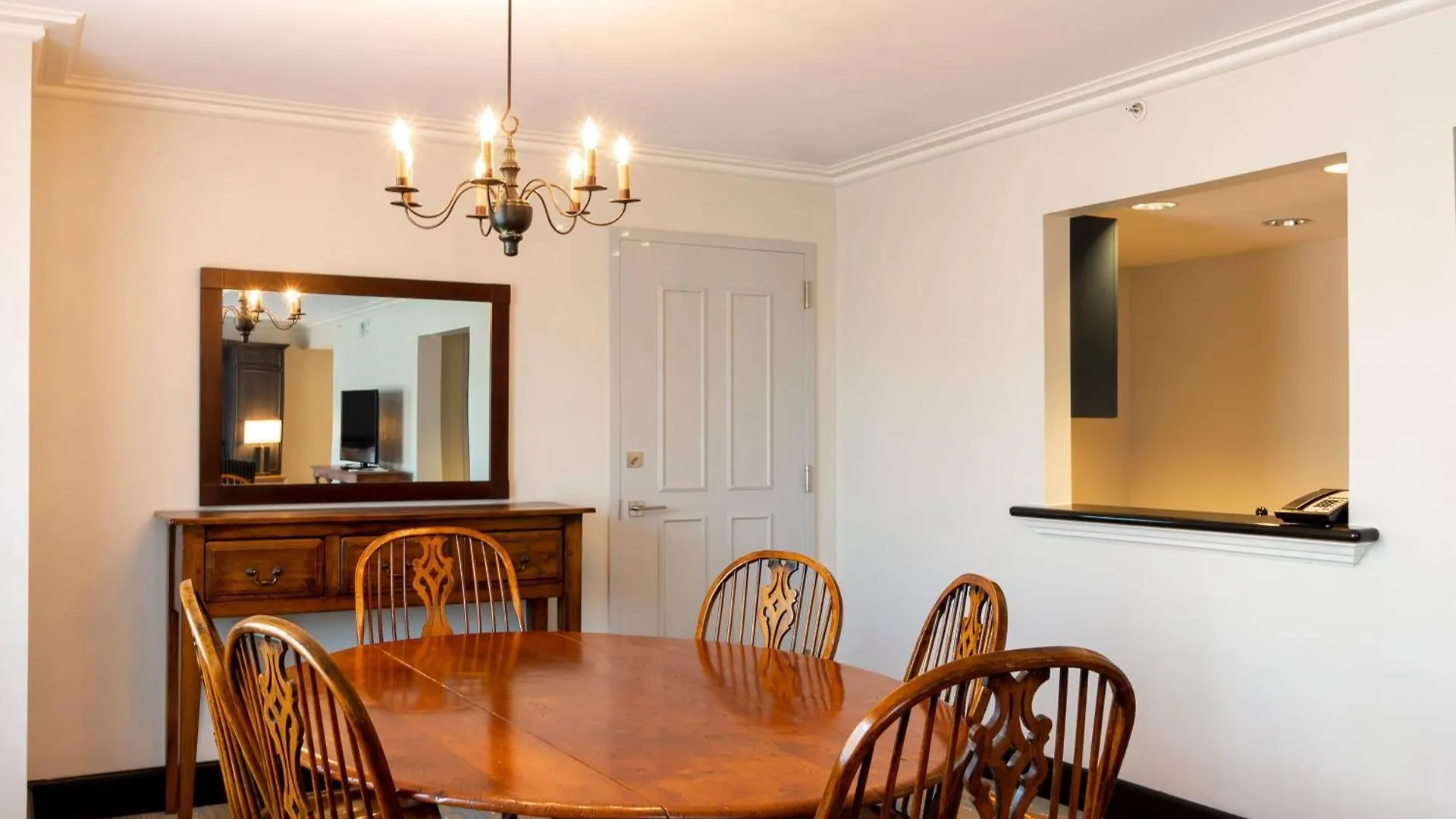 ***** Hotel Williamsburg Lodge, Autograph Collection United States