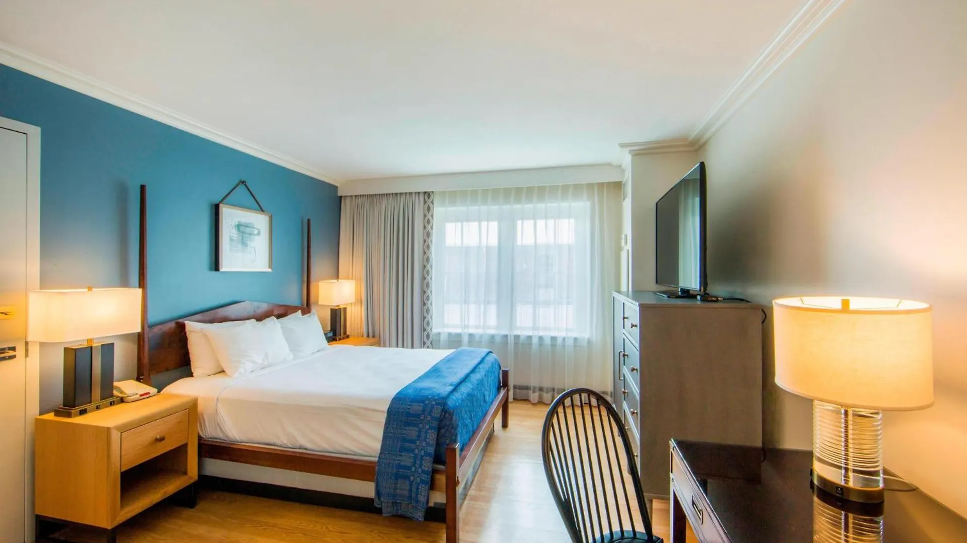 ***** Hotel Williamsburg Lodge, Autograph Collection United States